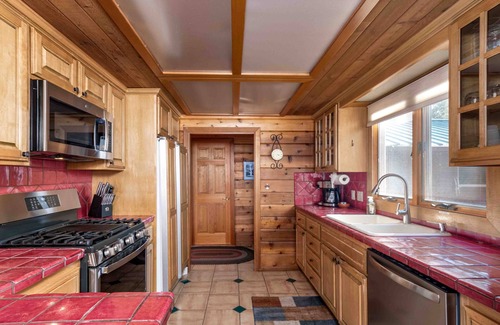 Sunriver Casa | 10 Stag Lane - Family/Dog Friendly Cabin, across from tubing hill and SHARC