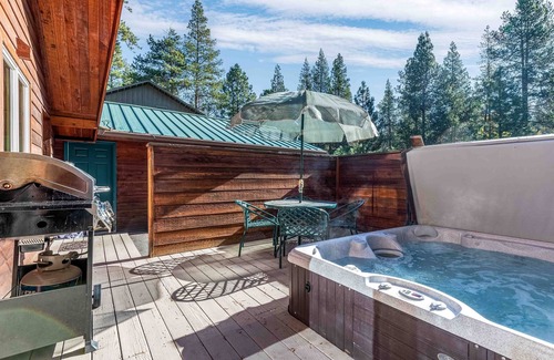 Sunriver Casa | 10 Stag Lane - Family/Dog Friendly Cabin, across from tubing hill and SHARC