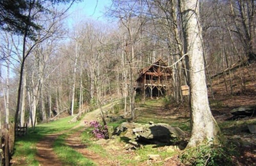 Sparta Casa | 10 Star River Front Retreat - Water Sports, Hiking, Campfires by the River