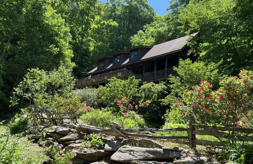 Sparta Casa | 10 Star River Front Retreat - Water Sports, Hiking, Campfires by the River
