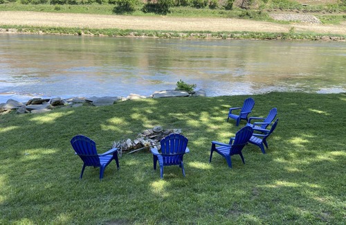 Sparta Casa | 10 Star River Front Retreat - Water Sports, Hiking, Campfires by the River