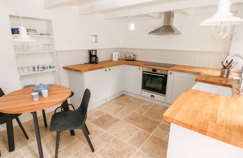 Pembroke Cabaña | 10 Westgate Hill