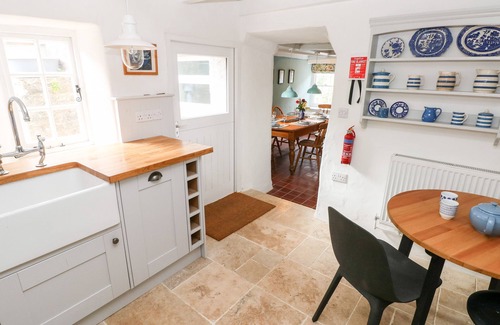 Pembroke Cabaña | 10 Westgate Hill
