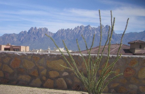Las Cruces Casa | 7 años viejo solo historia 1505sf. Casa de 2 habitaciones con vista a Organ Mtns