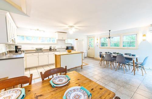 Orleans Casa | 100 Ft to Skaket Beach