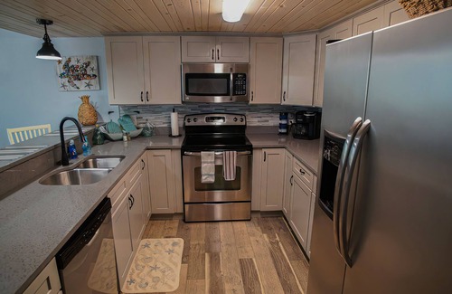 Cape San Blas Casa | 100 STEPS TO BEACH, PETS OK, RENOVATED, VERY CLEAN, N. CAPE, DISCOUNTED RATES!!