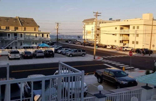 North Wildwood Condominio | Adorable Beach Block Condo!