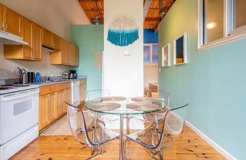 Downtown Apartamento | 100 Year Old Historic Brick 2BR Loft High Ceiling3
