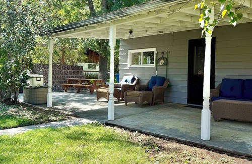 Manhattan Casa | 100 year old Montana Cottage!