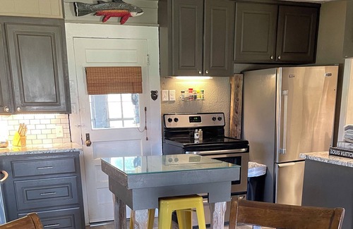 Weatherford Otro | 100 year old updated Farmhouse on Weatherford ranch