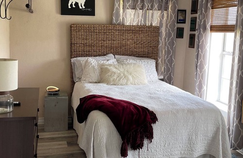 Weatherford Otro | 100 year old updated Farmhouse on Weatherford ranch