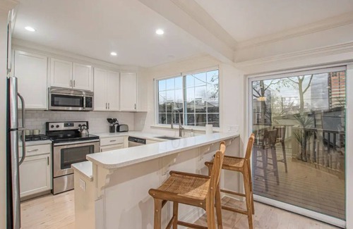 West Plaza Casa | 100 Yr Old Craftsman - Walk To Plaza or Westport