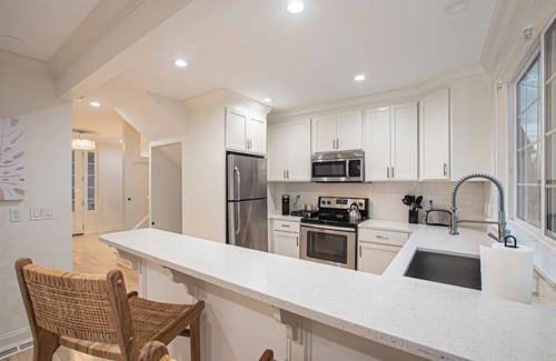West Plaza Casa | 100 Yr Old Craftsman - Walk To Plaza or Westport