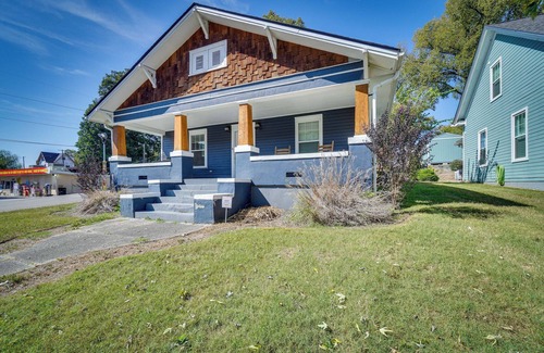 Knoxville Cabaña | '1001 Sevier Bungalow': 2 Mi to Neyland Stadium!