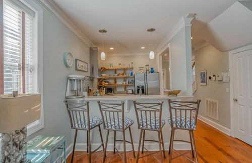 Uptown Casa | 1009 Calhoun Street