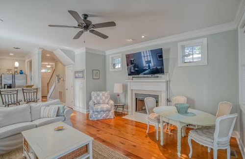 Uptown Casa | 1009 Calhoun Street