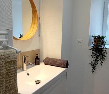 Quartier Chorier-Berriat Apartamento | 101 - Appart rénové avec 1 chambre spacieuse - Tram et Clinique Mutualiste à 1 min