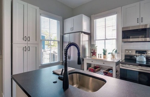 Thomas Square Casa | 101 East 40th Street