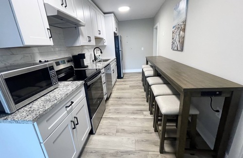 Isle of Palms Condominio | Bright & Beachy IOP 2nd Floor, magnífico baño actualizado, condominio sin mascotas