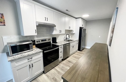 Isle of Palms Condominio | Bright & Beachy IOP 2nd Floor, magnífico baño actualizado, condominio sin mascotas