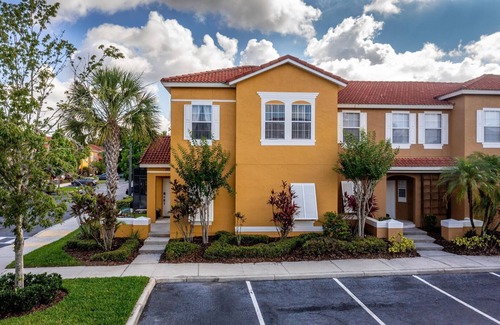 Kissimmee Condominio | 101 Perfect Family Townhouse with Private Pool Near Disney & Water Parks!