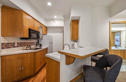 Olympic Valley Condominio | 101 | Relaxing 1BD Stay - A/C, Pool, Sauna, Tennis