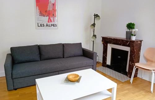 Quartier Chorier-Berriat Apartamento | 102 - Appart rénové avec grand salon et 1 chambre - Tram et Clinique Mutualiste à 1 min