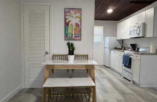 Tropic Apartamento | 102 Comfortable Apt in Melbourne