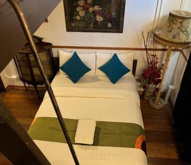 China Town Hotel | 103 - Bed and Brews
