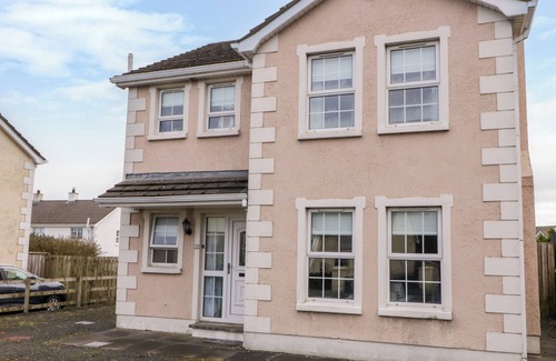 Ballycastle Cabaña | 103 GORTAMADDY DRIVE, pet friendly, with a garden in Ballycastle