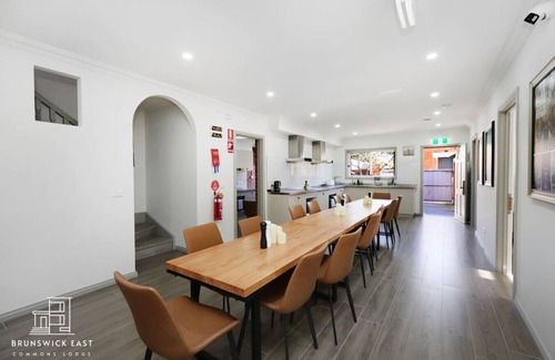 Brunswick East Apartamento | 103 Luxury Queen & King Single beds w/ Hotel Experience + Fast WiFi Close to Tram, 18 mins to CBD 24/7 Security