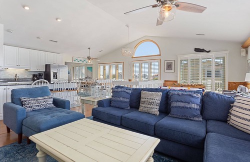 Corolla Village Casa | 1030 La Ballena Cottage *3 Min Walk to Beach