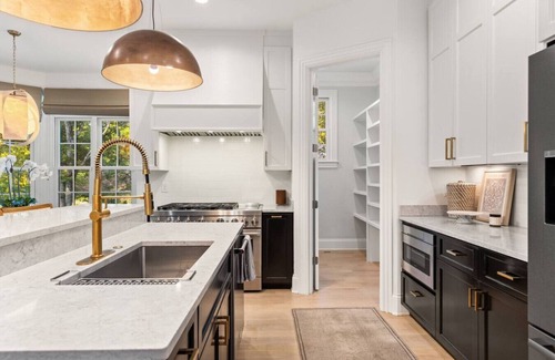Nashville Apartamento | 1037 Battery Lane Nashville (Charissa) - Luxury Home in Green Hills with Garage and Fenced Yard