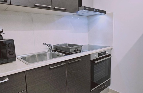 City Centre Apartamento | 104 NIC - 402 Stay Cosmo City Suite