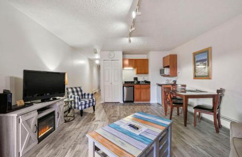 Charlevoix Casa | 105 Pointes North Inn