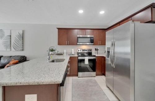 Apollo Beach Casa | 1053 Apollo Beach Blvd Unit 5