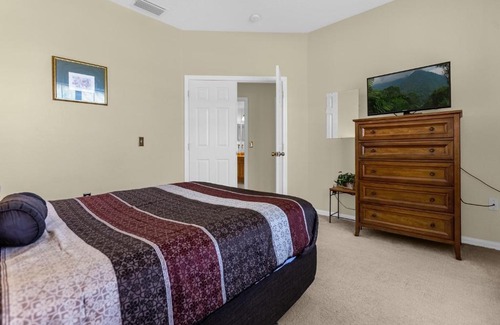 Lake Berkley Casa | 1061 Lake Berkley 4 Bed with Pool&Spa
