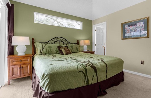 Lake Berkley Casa | 1061 Lake Berkley 4 Bed with Pool&Spa