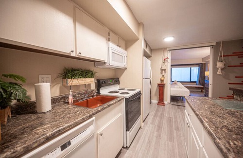 Las Vegas Strip Condominio | 1062 Instant Book · Stay Together Suites on The Strip - 5 Comfy BEDS!!