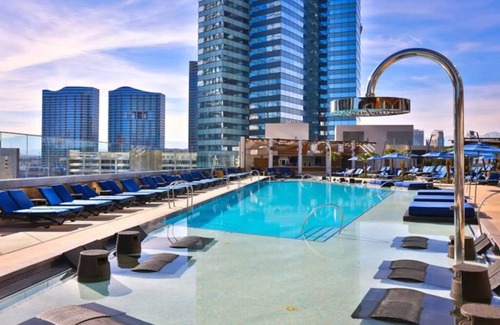 Las Vegas Strip Condominio | 1062 Instant Book · Stay Together Suites on The Strip - 5 Comfy BEDS!!