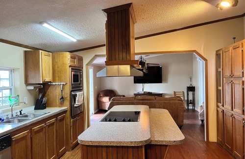 Trinity Cabina | 1075 Marina Dr