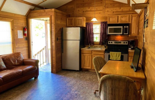 Trinity Cabina | 1075 Marina Dr