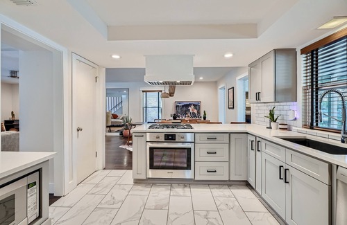 Sweetbriar Casa | 10BD Western Luxe Oasis w/Pool, Huge Backyard, PingPong, Grill, 10 Min to DT