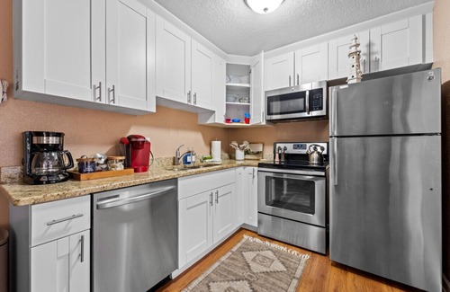 Clearwater Casa | Cozy Family Retreat – 10 Mins to Clearwater Beach!