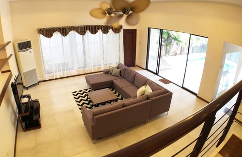Mandaue Casa | 10PAX :: 4 dormitorios con piscina privada :: GRAN CASA