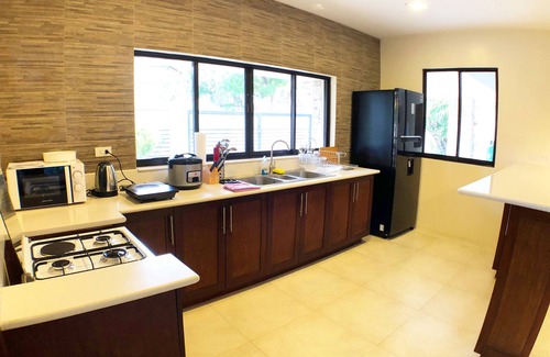 Mandaue Casa | 10PAX :: 4 dormitorios con piscina privada :: GRAN CASA
