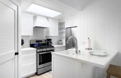 Laguna Beach Cabaña | 11/16 to 1/5 SPECIAL 90/nt GORGEOUS COTTAGE! 1 BLOCK TO THE BEACH!