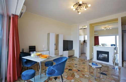 Villaggio Belmonte Apartamento | Apartamento de 1½ habitaciones con balcón y vista al lago impresionante en una residencia con piscina