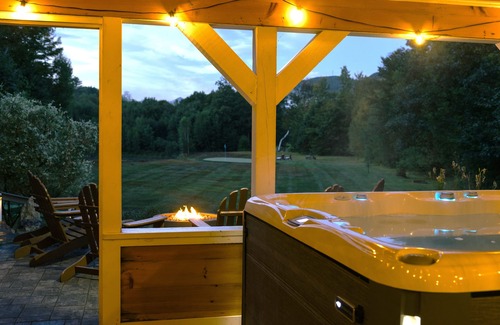 North Woodstock Casa | 11 Acre Estate ~ Guest House ~ Private Golf Course ~ River & Pond ~ Hot Tub