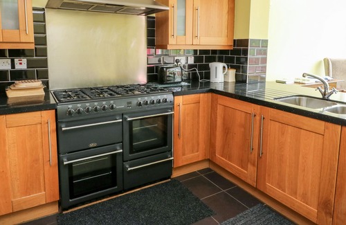 Bodffordd Casa | 11 BRO CELYN, pet friendly, country holiday cottage in Llangefni